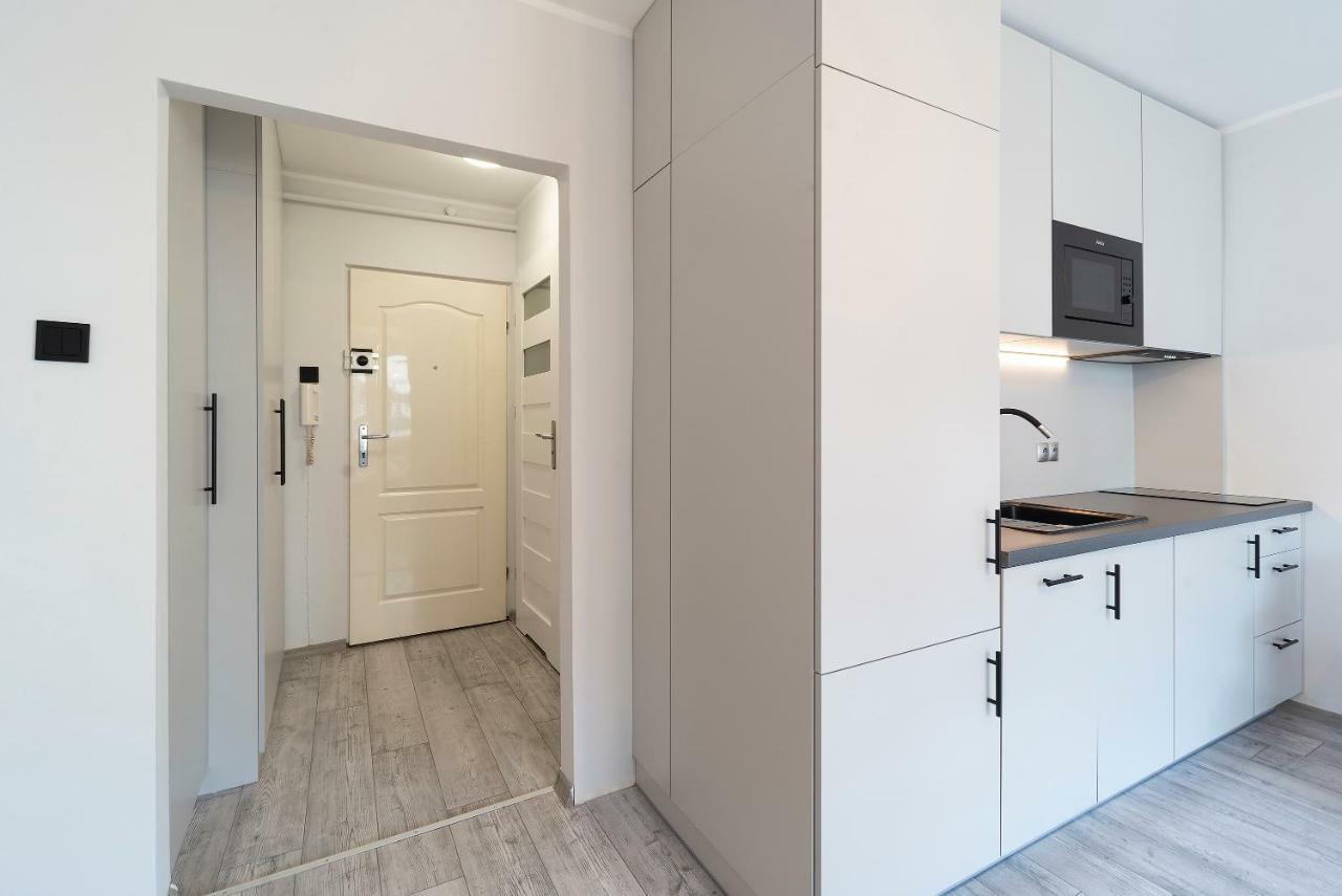 Apartment 4 *